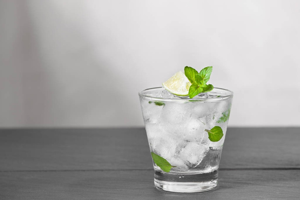 Mojito cocktail with lime  - Фото, зображення