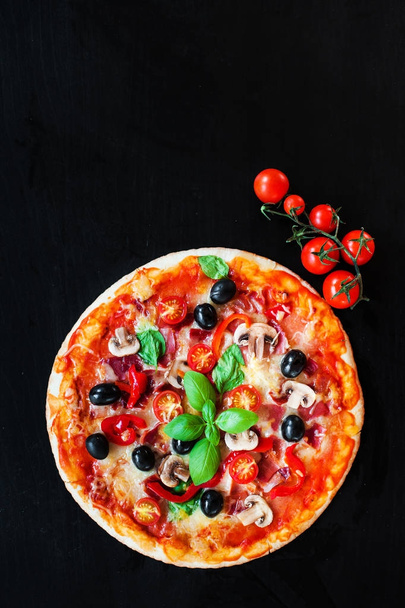 Hot Pepperoni pizza  - Fotoğraf, Görsel