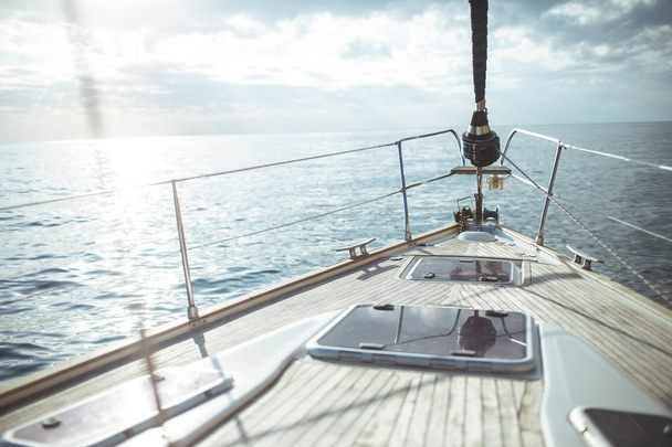 Yacht sailing in the tropical sea - Φωτογραφία, εικόνα