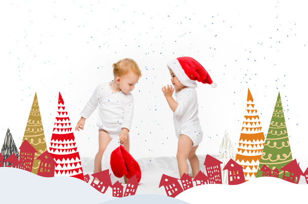 bambini con cappelli da Babbo Natale
 - Foto, immagini