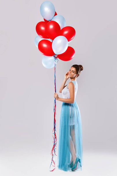 Young woman with colorful balloons - Foto, afbeelding