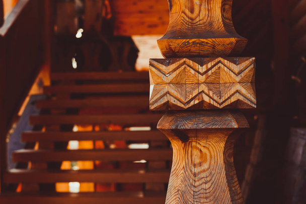 carved column of wood - Foto, afbeelding