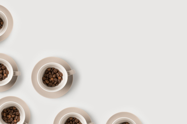 coffee beans in cups composition - Foto, afbeelding