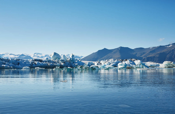 Beautiful cold landscape picture of icelandic glacier lagoon bay, - 写真・画像