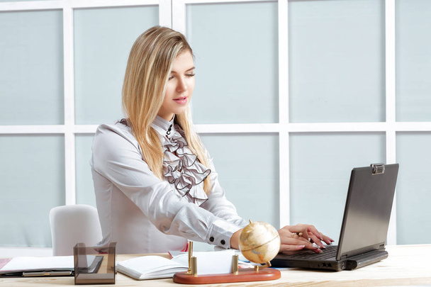 business woman working in the office - Foto, Imagem