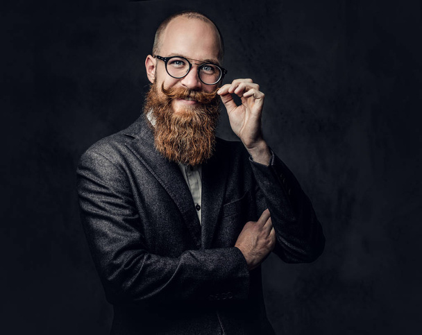 Redhead vousatý muž v brýlích - Fotografie, Obrázek
