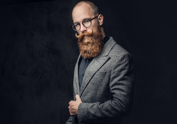 Stúdió vörös hajú férfi portréja - Fotó, kép