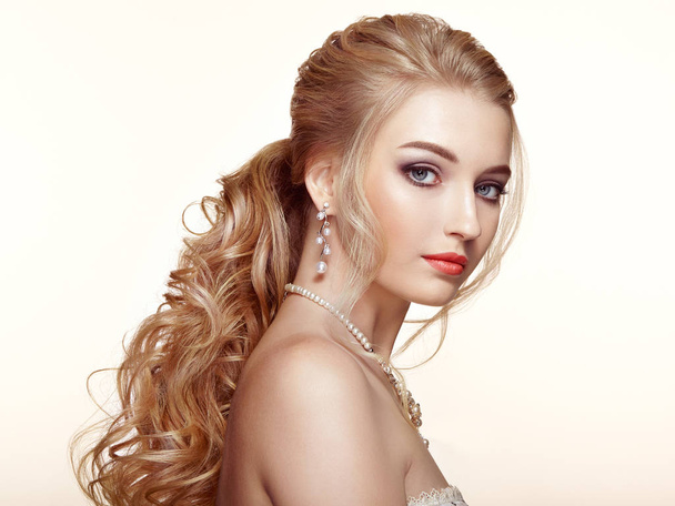 Blonde girl with long and shiny curly hair - Zdjęcie, obraz