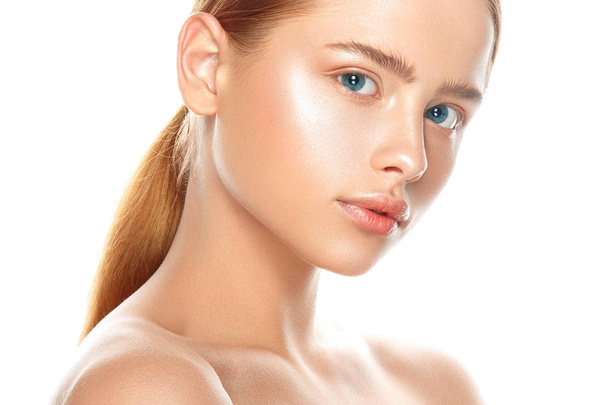 young girl with fresh healthy skin - Foto, imagen