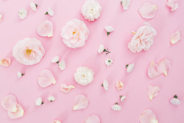 Çiçek desenli beyaz gül  - Fotoğraf, Görsel