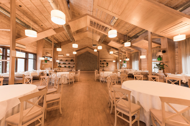 Empty restaurant with wooden interior - Foto, imagen