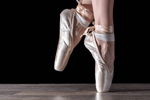 Feet of dancing ballerina - Fotografie, Obrázek