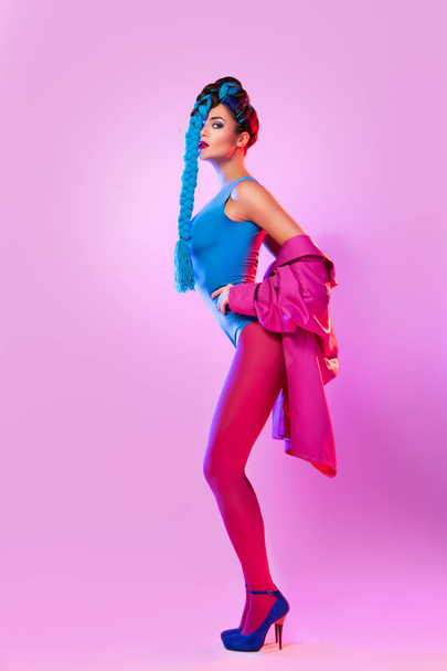 Stylish woman in colorful clothes - Foto, Bild