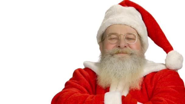 Santa Claus uśmiechający się na białym tle. - Materiał filmowy, wideo