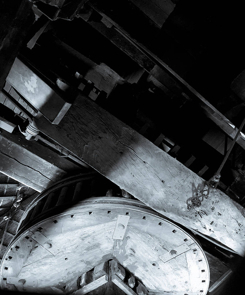 Рабочие колеса, зубчатый привод для ветряной мельницы
. - Фото, изображение