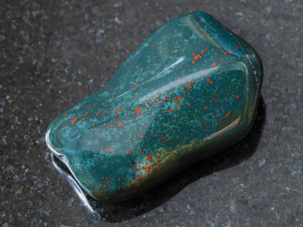 parlak yeşil Heliotrope değerli taş kara günü - Fotoğraf, Görsel