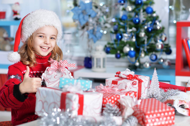 Girl with  Christmas presents - Φωτογραφία, εικόνα