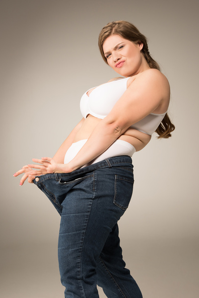太りすぎの女性の着ているジーンズ - 写真・画像