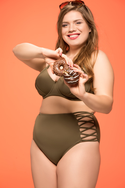 ドーナツと太りすぎの女性 - 写真・画像