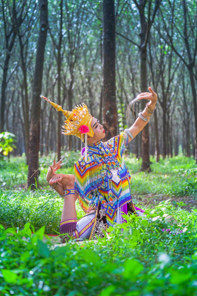 Nóra pedig egy klasszikus népi regionális tánc, Thaiföld - Fotó, kép