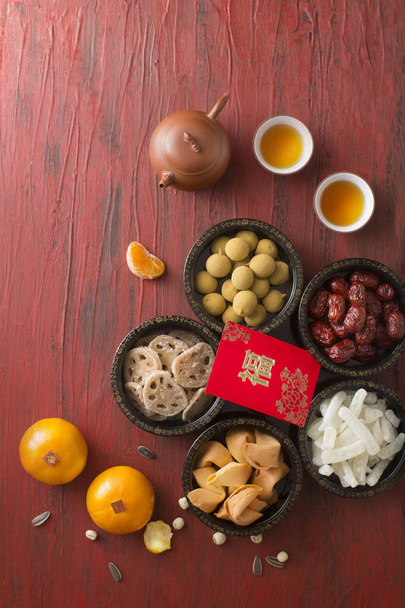 plano laico chino comida y bebida de año nuevo en la mesa
. - Foto, Imagen