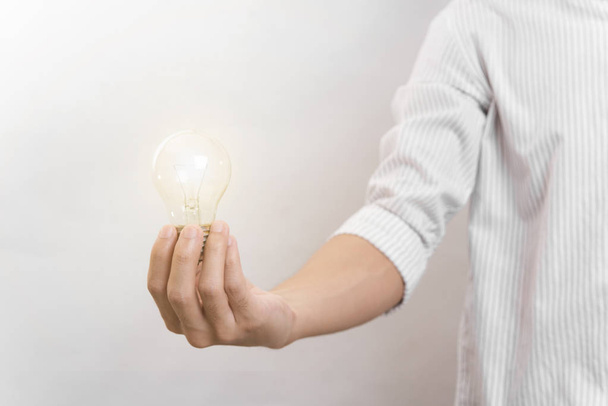 Business hand holding light bulb. concept of new idea - Foto, Imagem