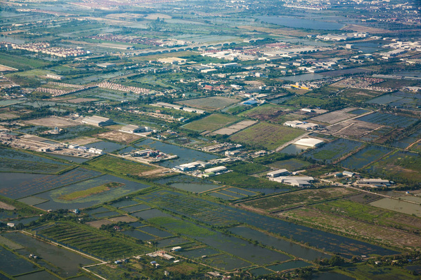 воздушные рисовые поля рядом с аэропортом в Бангкоке
 - Фото, изображение