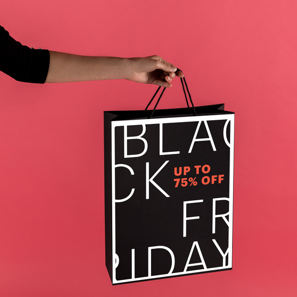woman holding black shopping bag - Фото, изображение