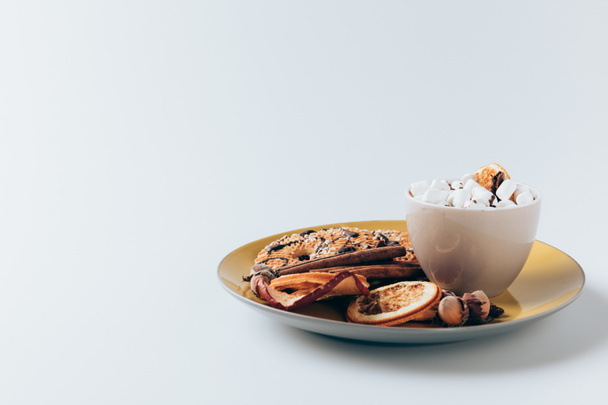 plate with cookies and cacao - Foto, afbeelding