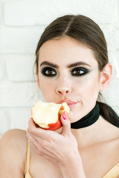 Girl hold fruit with smokey eyes face makeup - Valokuva, kuva