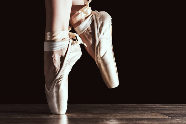Feet of dancing ballerina - Foto, Imagem