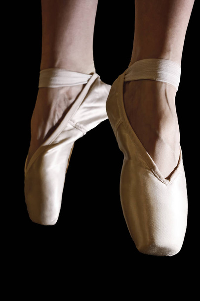 Ноги танцюючої балерини
 - Фото, зображення