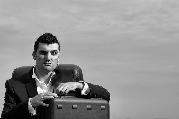 businessman with briefcase outdoor - Fotoğraf, Görsel