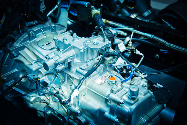Автомобильный двигатель
 - Фото, изображение