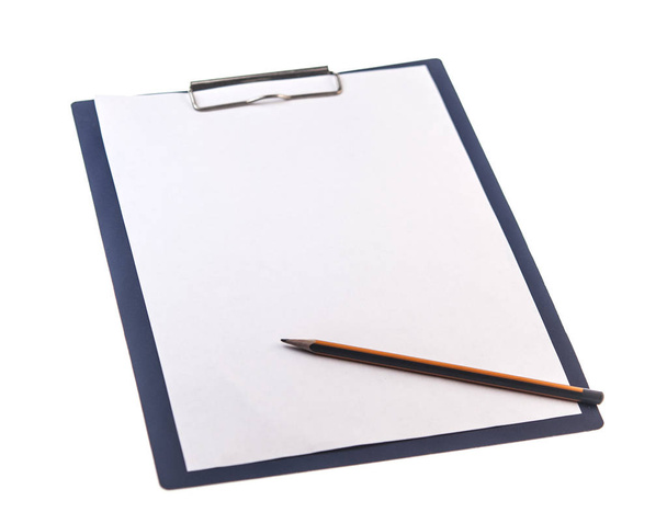 синя буфер обміну з чистим білим листом, прикріпленим на білому фоні
 - Фото, зображення