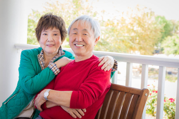 Feliz adulto mayor chino pareja retrato
 - Foto, Imagen