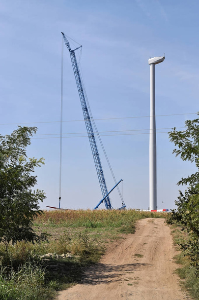 Строительство ветряной электростанции - Возобновляемые источники энергии
 - Фото, изображение