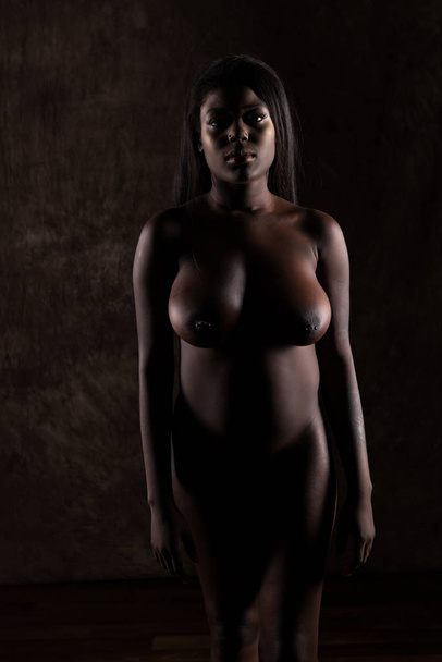 影でガーナの女性 - 写真・画像