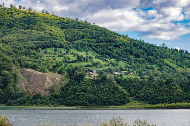 Lago Pangarati em Cárpatos, Roménia
 - Foto, Imagem