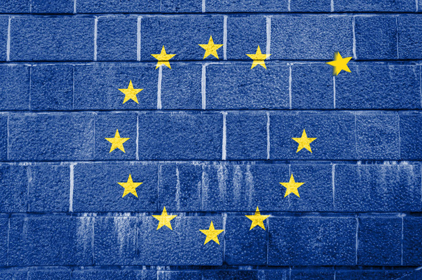 кирпичная стена с изображением флага Европейского Союза
 - Фото, изображение