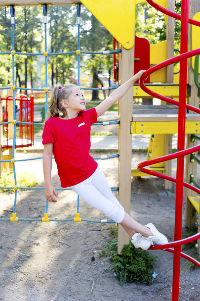 Kids on playground - Foto, Bild