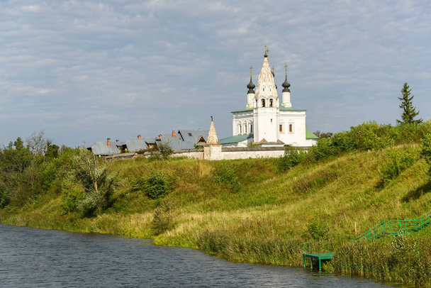 Ancient Church in Suzdal. The "Golden ring" of Russia. Historical attractions and architecture of Russia. - Foto, afbeelding