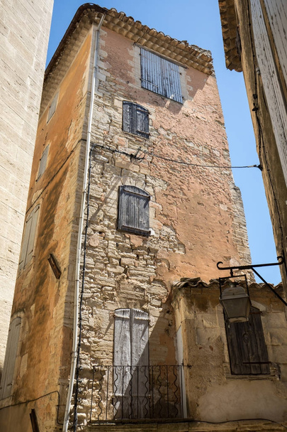  Typical old stone houses in Gordes village, Vaucluse, Provence, France - Фото, изображение