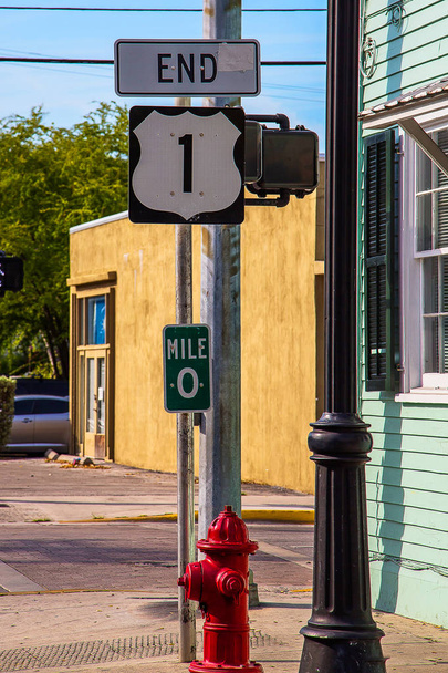 Yol numarası 1, Key West, Florida, ABD sonu. Sıfır mil ABD. - Fotoğraf, Görsel