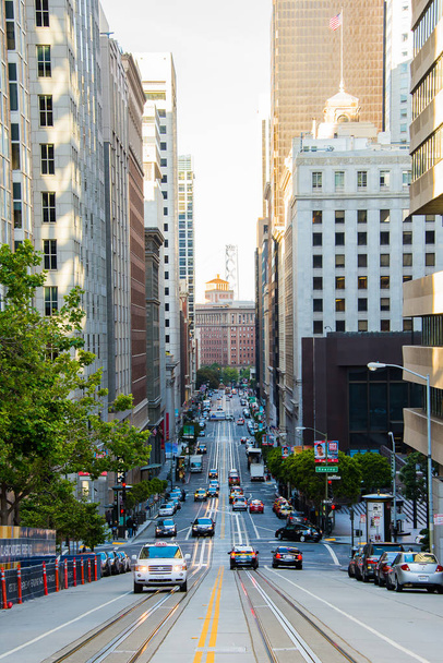 Beautiful street of San Francisco city with huge skyscrapers all around you. - Foto, Imagem