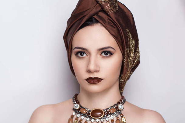  turban on woman head  - Fotoğraf, Görsel