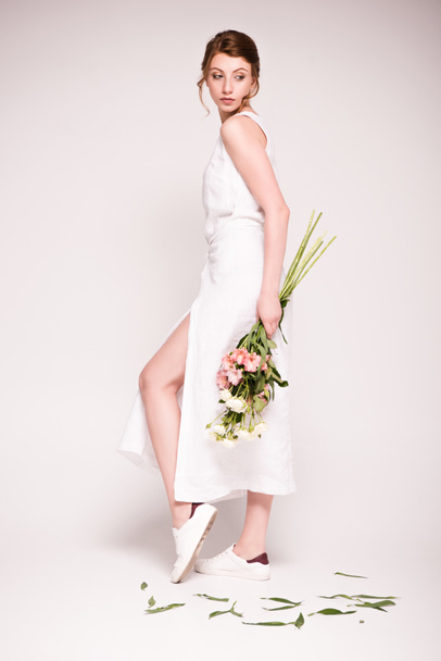 girl in white dress with flowers - Fotó, kép