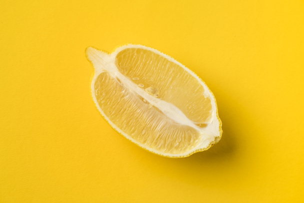 Cut lemon - Foto, Bild
