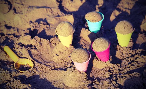 пляжные игры с мороженым конусы и антикварный эффект
 - Фото, изображение