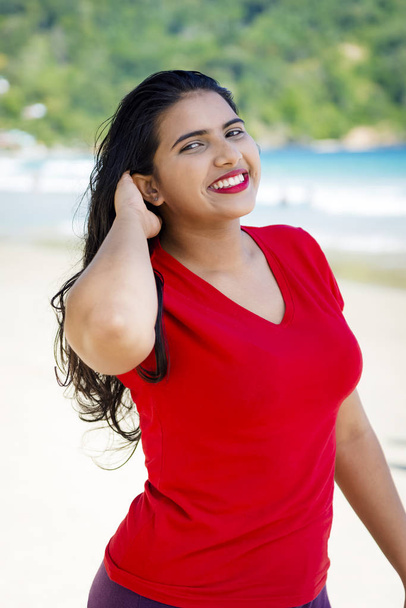 Happy young woman girl with a big smile by the beach enjoying the sunshine - Foto, Imagen